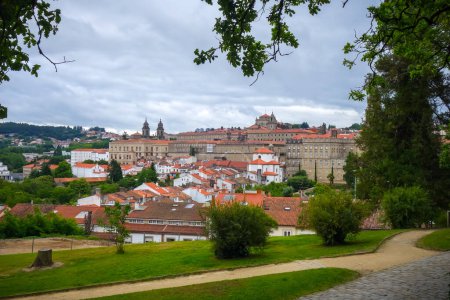 Téléchargez les photos : Parc Alameda et vue sur la ville à Santiago de Compostela, Galice, Espagne - en image libre de droit
