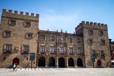 Téléchargez les photos : Gijon - Spain - July 11, 2022 : Revillagigedo palace - en image libre de droit
