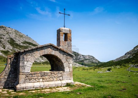Téléchargez les photos : Chapel of the Good Shepherd - Ermita de El Buen Pastor - in Covadonga, Picos de Europa, Asturias, Spain - en image libre de droit