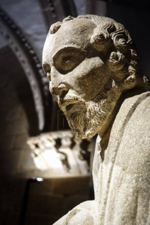 Téléchargez les photos : Détail de la statue de maître mateo dans la cathédrale Saint-Jacques-de-Compostelle, Galice, Espagne - en image libre de droit