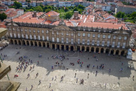 Téléchargez les photos : Vue de la place Obradoiro depuis la cathédrale Saint-Jacques-de-Compostelle en Galice, Espagne - en image libre de droit