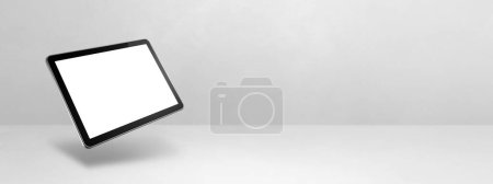 Téléchargez les photos : Tablette vierge pc ordinateur flottant sur un fond blanc. Illustration 3D isolée. Modèle de bannière horizontale - en image libre de droit