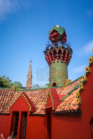 Foto de Comillas - España - 16 de julio de 2022: Capricho del edificio Gaudí - Imagen libre de derechos