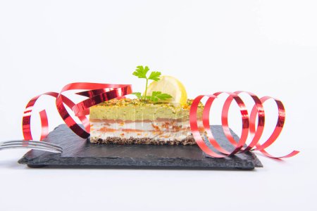 Foto de Deliciosa terrina de pescado fresco en un plato para Navidad - Imagen libre de derechos