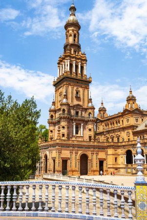 Foto de Iglesia en Plaza de España en Sevilla - Imagen libre de derechos