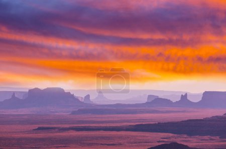 Téléchargez les photos : Monument Valley paysages au lever du soleil, Utah, États-Unis - en image libre de droit
