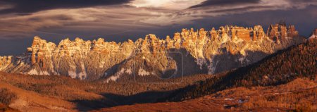 Téléchargez les photos : Froid à la fin de l'automne au Colorado, États-Unis. Saison d'automne. Beaux paysages naturels. - en image libre de droit