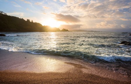 Téléchargez les photos : Beaux paysages il la plage de l'océan, Nouvelle-Zélande. Inspirant fond naturel et de voyage - en image libre de droit