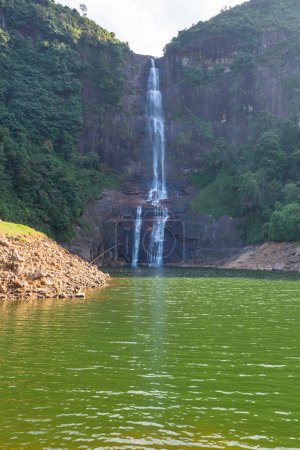 Foto de Hermosa cascada en Sri Lanka - Imagen libre de derechos