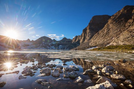 Téléchargez les photos : Hike in Wind River Range in Wyoming, USA. Summer season. - en image libre de droit