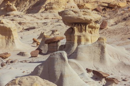 Foto de Paisajes desérticos inusuales en las tierras baldías de Bisti, área salvaje de De-na-zin, Nuevo México, Estados Unidos - Imagen libre de derechos