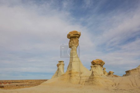 Téléchargez les photos : Paysages désertiques insolites dans les badlands de Bisti, région sauvage De-na-zin, Nouveau-Mexique, États-Unis - en image libre de droit