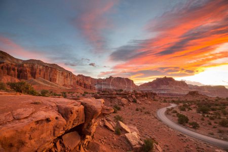 Téléchargez les photos : Paysages naturels inhabituels dans le parc national du récif du Capitole, Utah - en image libre de droit