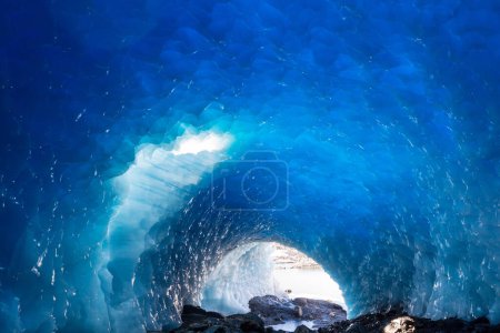 Foto de Cueva de hielo en altas montañas, Canadá - Imagen libre de derechos
