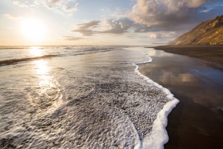 Foto de Hermosos paisajes es la playa del océano, Nueva Zelanda. Inspirando fondo natural y de viaje - Imagen libre de derechos
