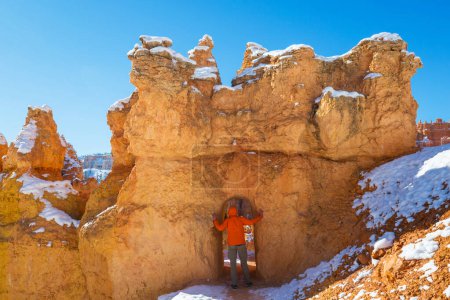 Téléchargez les photos : Randonnée dans le parc national de Bryce Canyon en hiver, Utah, États-Unis - en image libre de droit