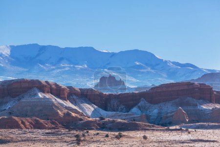 Téléchargez les photos : Sandstone formations in Utah at late autumn, USA. Beautiful Unusual landscapes. - en image libre de droit