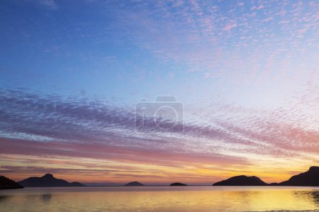 Téléchargez les photos : Incroyable littoral au lever du soleil au Mexique - en image libre de droit