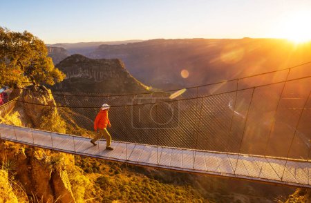 Foto de Man on the suspension bridge in Barrancas mountains, Mexico - Imagen libre de derechos