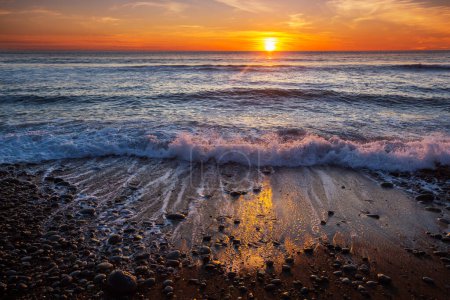 Téléchargez les photos : Coucher de soleil de mer pour le fond naturel - en image libre de droit