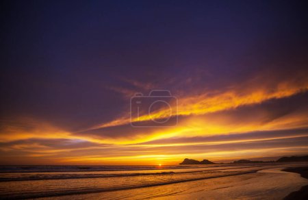 Photo for Fantastic tropical sunset in the ocean beach - Royalty Free Image