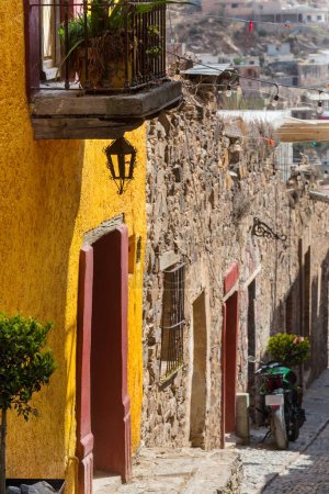 Foto de Arquitectura colonial en pequeña ciudad mexicana - Imagen libre de derechos