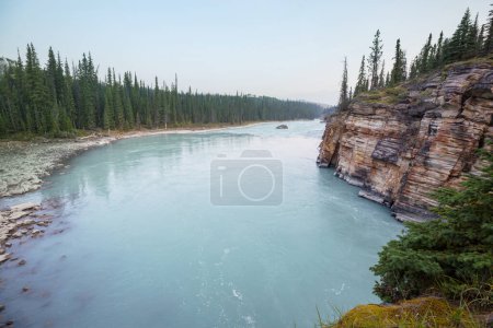 Foto de Beautiful mountains river in summer season, Canada - Imagen libre de derechos