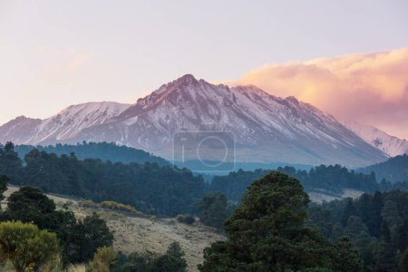 Foto de Hermosas montañas de volcanes en México - Imagen libre de derechos