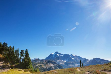 Téléchargez les photos : Beau sommet Mont Shuksan à Washington, États-Unis - en image libre de droit