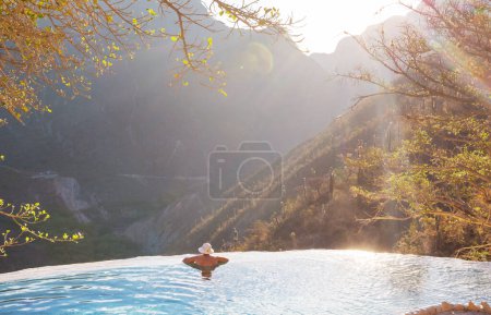 Foto de Turismo relajante en piscinas termales naturales Las Grutas De Tolantongo en México - Imagen libre de derechos
