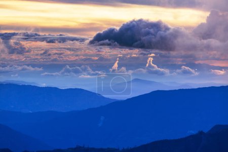 Téléchargez les photos : Misty vert Cordillère montagnes en Colombie, Amérique du Sud - en image libre de droit
