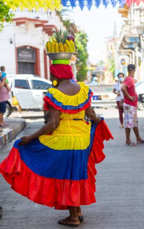 Téléchargez les photos : Vendeurs de rue de fruits traditionnels en Tolima, la Colombie - en image libre de droit