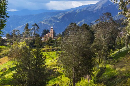 Téléchargez les photos : Paysages ruraux verts dans les montagnes colombiennes, Amérique du Sud - en image libre de droit