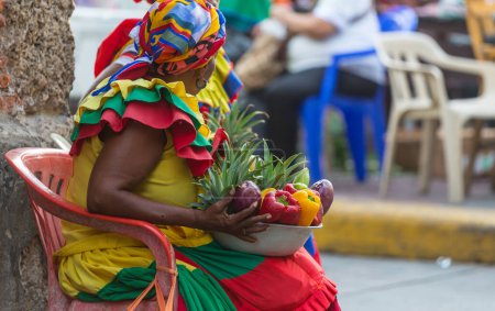 Téléchargez les photos : Vendeurs de rue de fruits traditionnels en Tolima, la Colombie - en image libre de droit