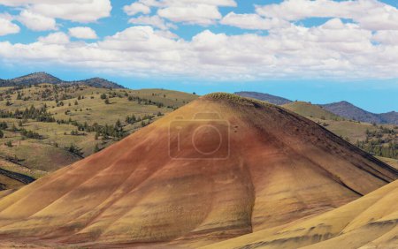 Téléchargez les photos : John Day Fossil Beds National Monument, Oregon, USA. Unusual natural landscapes. - en image libre de droit