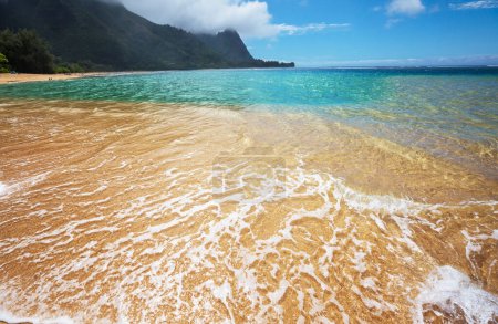 Téléchargez les photos : Belle scène à Tunnels Beach sur l'île de Kauai, Hawaï, États-Unis - en image libre de droit