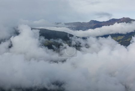 Téléchargez les photos : Misty vert Cordillère montagnes en Colombie, Amérique du Sud - en image libre de droit