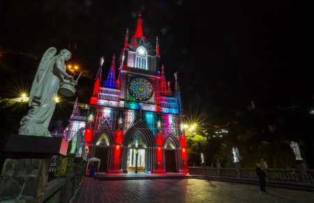 Téléchargez les photos : Sanctuaire de Las Lajas la nuit, Colombie, Amérique du Sud - en image libre de droit