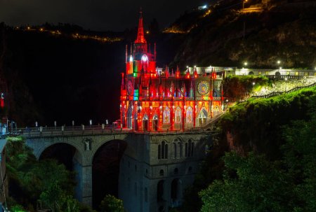 Téléchargez les photos : Sanctuaire national Basilique Notre-Dame de Las Lajas sur la rivière Guaitara en Colombie, Amérique du Sud. Une des plus belles églises du monde. - en image libre de droit