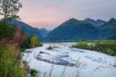 Foto de Beautiful blue river in mountains, Alaska, USA - Imagen libre de derechos