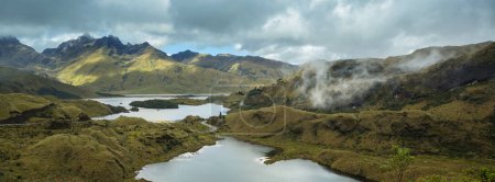 Téléchargez les photos : Beau lac de montagne en Equateur, Amérique du Sud - en image libre de droit