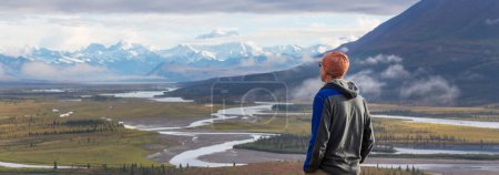 Téléchargez les photos : Randonnée en Alaska en été - en image libre de droit