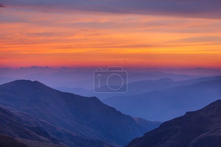 Téléchargez les photos : Silhouette de montagne au lever du soleil en Colombie, Amérique du Sud - en image libre de droit