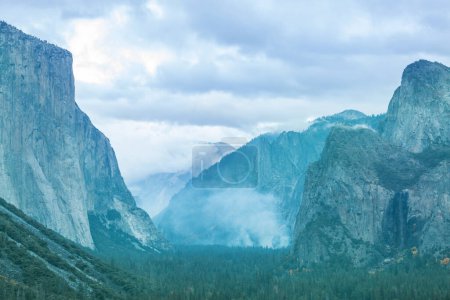 Téléchargez les photos : Beaux paysages du parc national de Yosemite, Californie - en image libre de droit