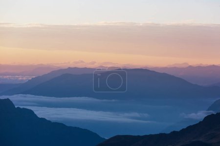Foto de Hermoso paisaje montañoso en los Andes (o las Cordilleras del Sur) en Perú - Imagen libre de derechos