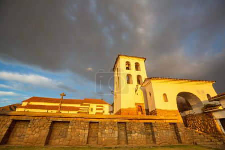 Téléchargez les photos : Église coloniale de Chinchero au Pérou, Amérique du Sud - en image libre de droit