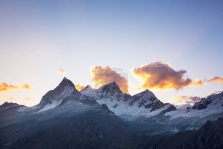 Foto de Hermosos paisajes de montañas en Cordillera Blanca, Perú, América del Sur - Imagen libre de derechos