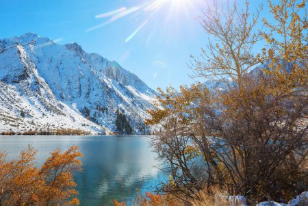 Téléchargez les photos : Vue panoramique sur la montagne Sierra Nevada. automne paysage de feuillage. Californie, États-Unis. - en image libre de droit