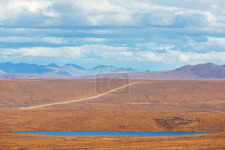 Foto de Tundra landscapes above Arctic circle in autumn season. Beautiful natural background. - Imagen libre de derechos
