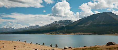 Téléchargez les photos : Beau lac Khotton en Mongolie - en image libre de droit